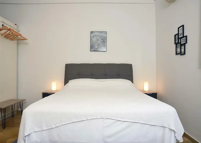 Delmare Aristotelous 7
